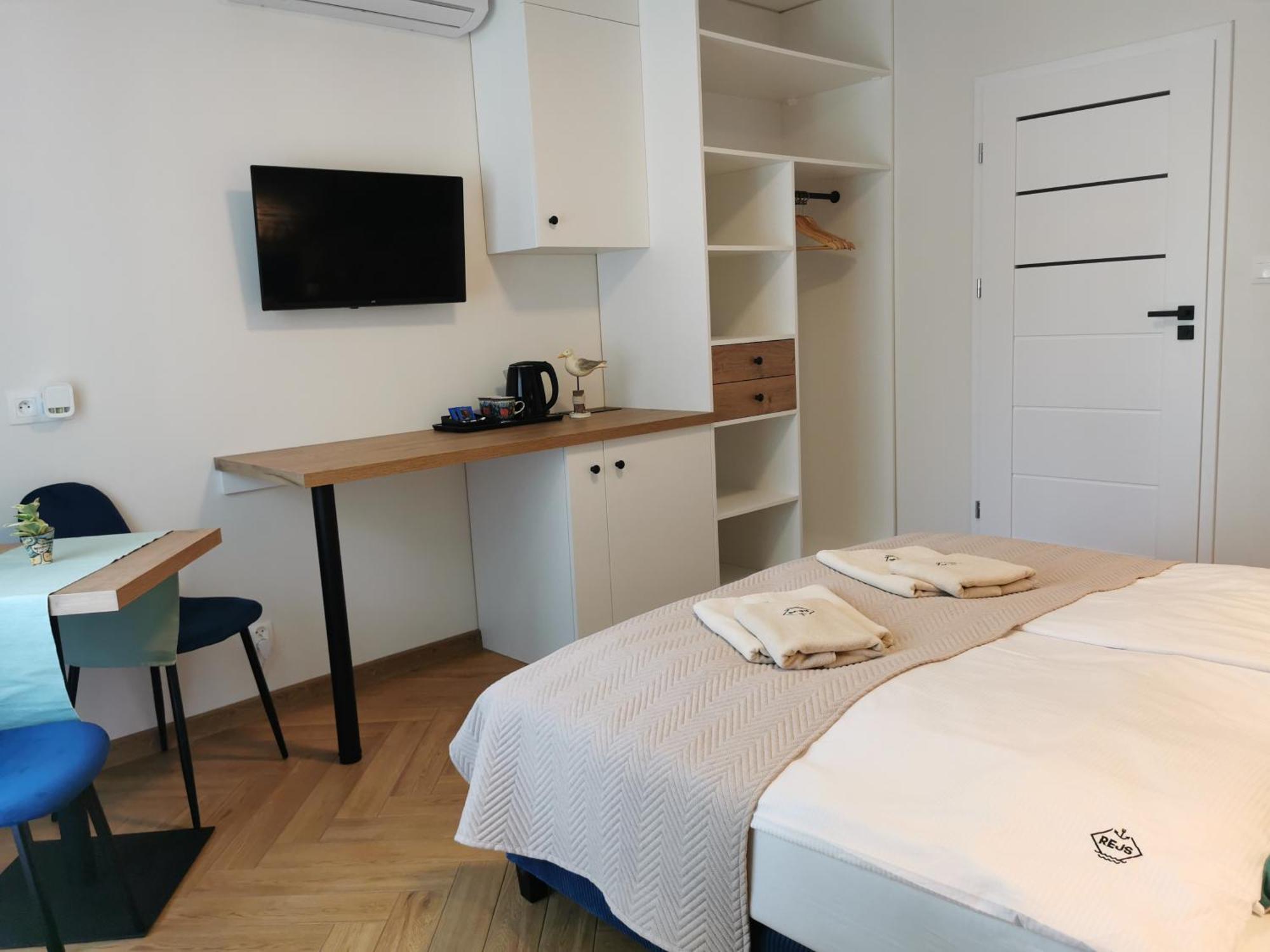 Dom Goscinny Z Restauracja - Rejs Dziwnow Luaran gambar
